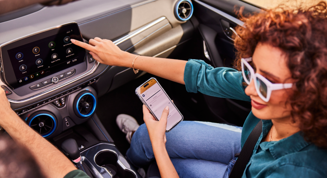 Woman pointing at the infotainment 